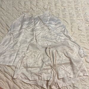 PJ Harlow Daisy Top & Mikel Short in Pearl